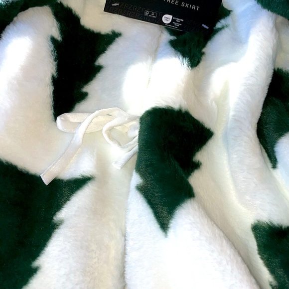 🌲RACHEL ZOE Soft & Luxurious Faux Fur Tree Skirt 🌲NWT🌲 - Picture 11 of 13